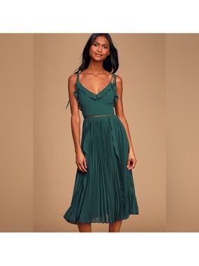 Lulu's Never a Dull Moment Dress Emerald Green Tie-Strap Pleated Dress